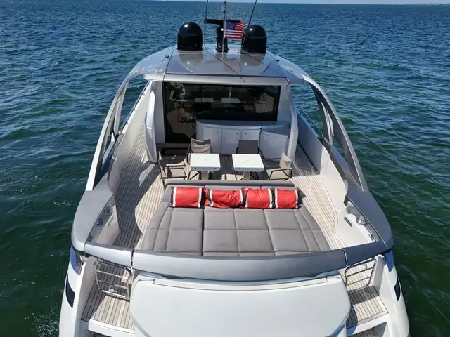 Pershing 70