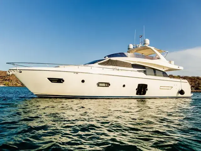 Ferretti Yachts 720