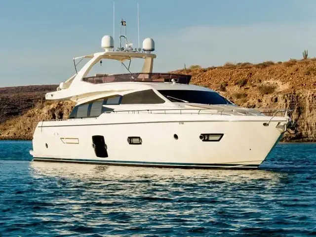 Ferretti Yachts 720