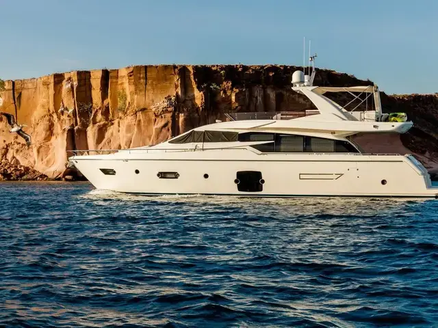 Ferretti Yachts 720