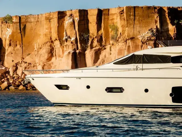 Ferretti Yachts 720