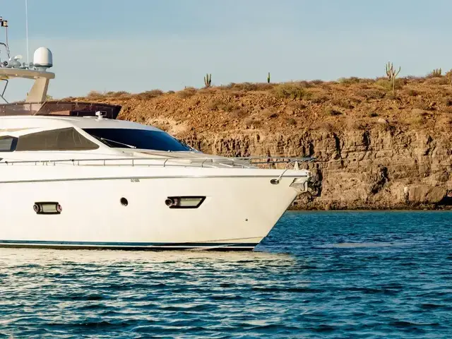 Ferretti Yachts 720