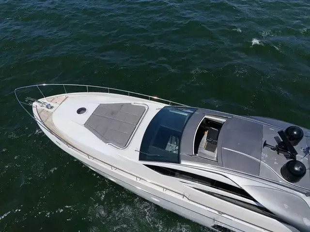 Pershing 70