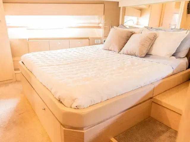 Ferretti Yachts 720