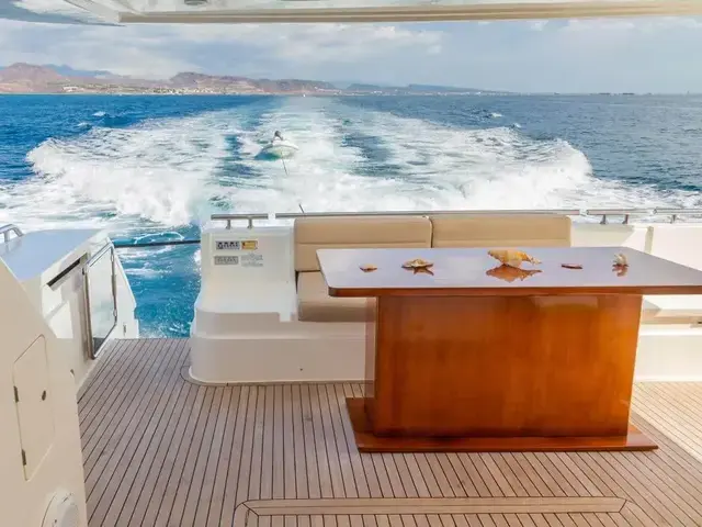 Ferretti Yachts 720