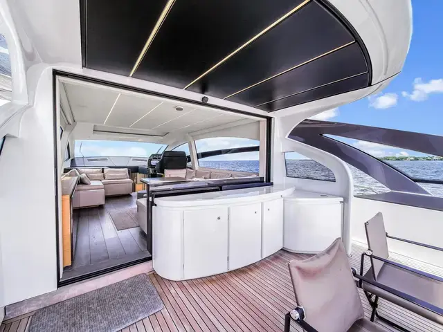 Pershing 70