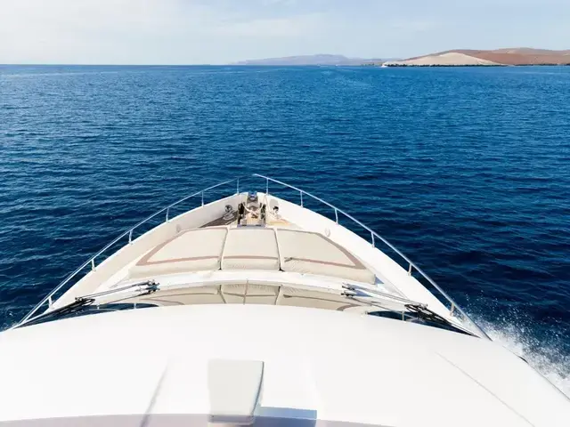 Ferretti Yachts 720