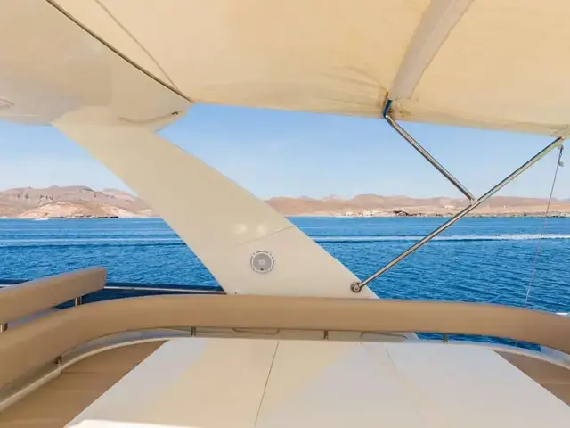 Ferretti Yachts 720