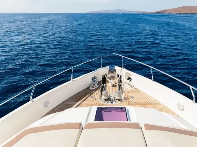 Ferretti Yachts 720