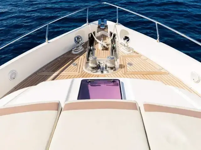 Ferretti Yachts 720