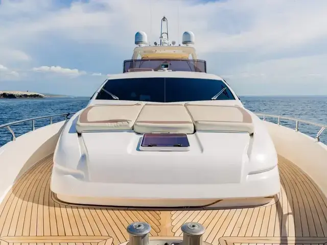 Ferretti Yachts 720