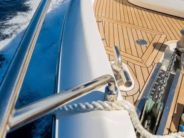 Ferretti Yachts 720