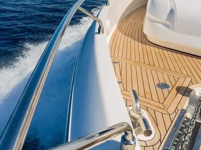 Ferretti Yachts 720