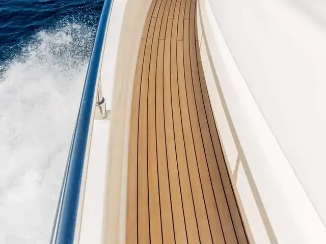 Ferretti Yachts 720