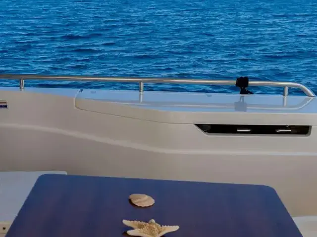 Ferretti Yachts 720