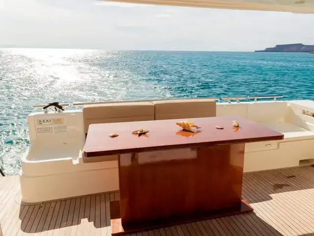 Ferretti Yachts 720