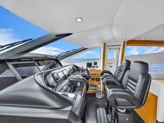 Sunseeker 80 Flybrige