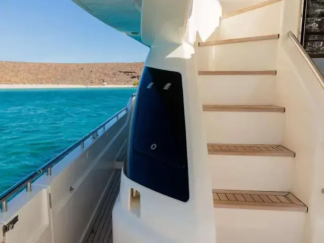 Ferretti Yachts 720