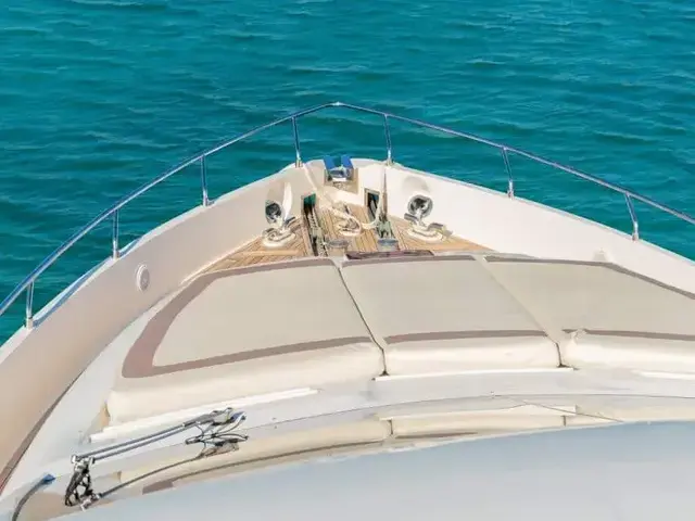 Ferretti Yachts 720