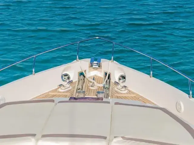 Ferretti Yachts 720