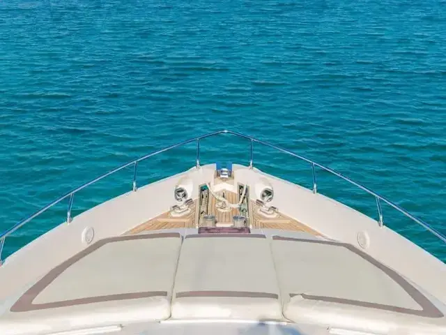 Ferretti Yachts 720