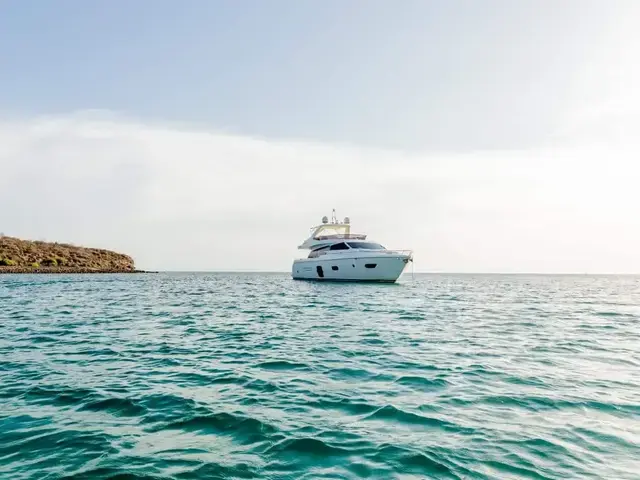 Ferretti Yachts 720