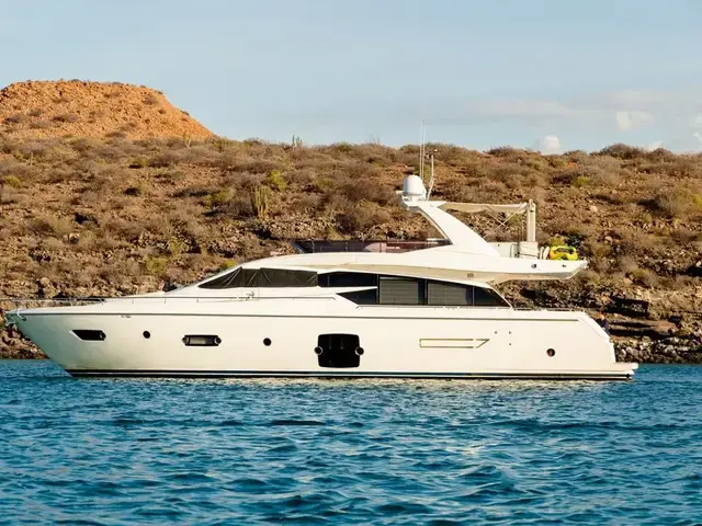 Ferretti Yachts 720