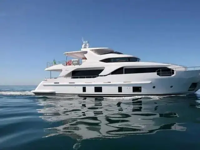 Benetti Delfino 93