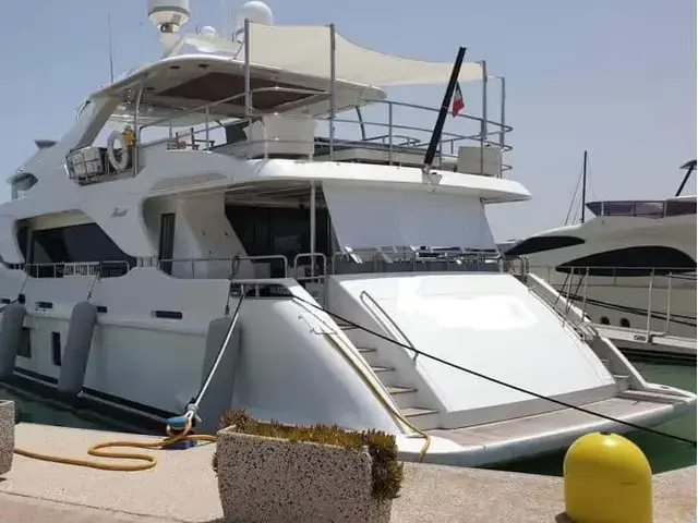 Benetti Delfino 93