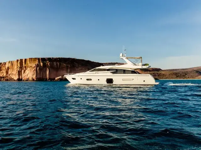 Ferretti Yachts 720