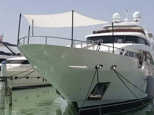 Benetti Delfino 93