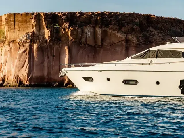 Ferretti Yachts 720