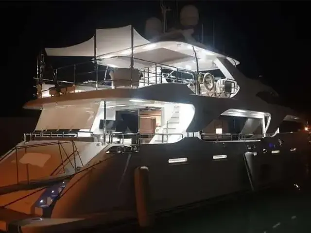 Benetti Delfino 93