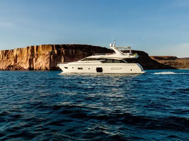 Ferretti Yachts 720