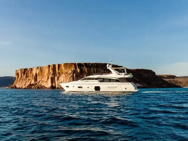 Ferretti Yachts 720