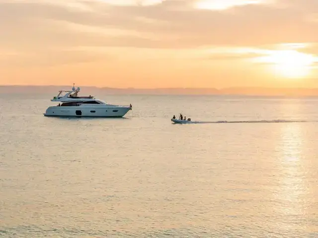 Ferretti Yachts 720