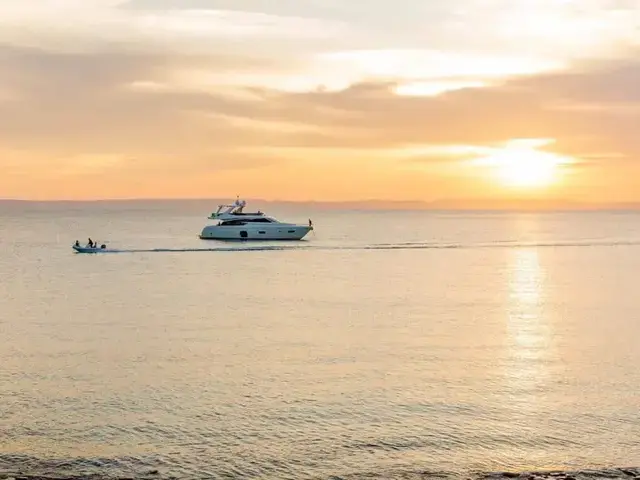 Ferretti Yachts 720