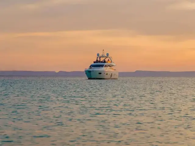 Ferretti Yachts 720