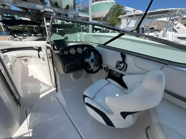 Regal 2500 Bowrider