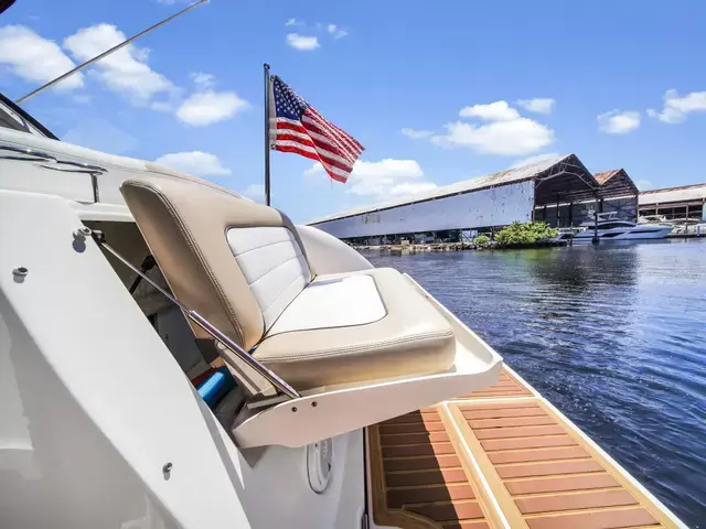 Sea Ray Sundancer 330