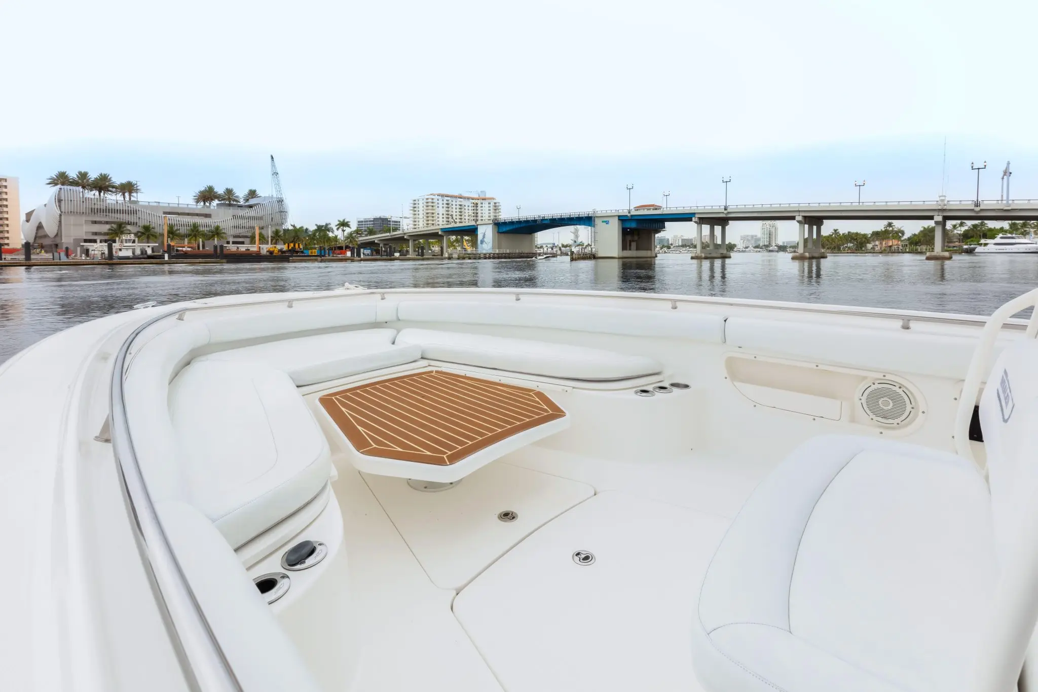 2013 Boston Whaler 320 outrage