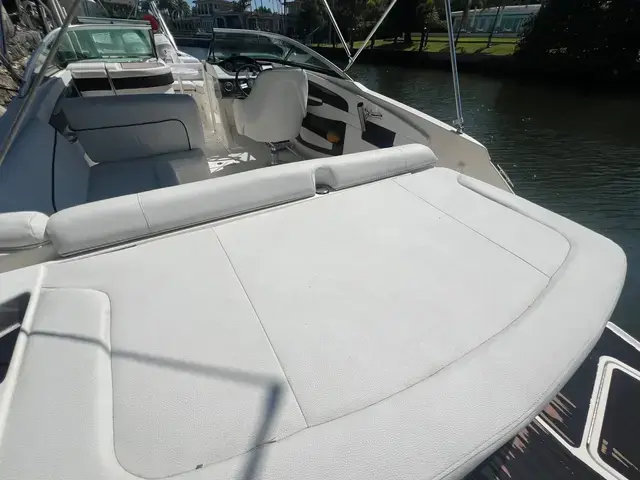 Sea Ray 240 Sundeck