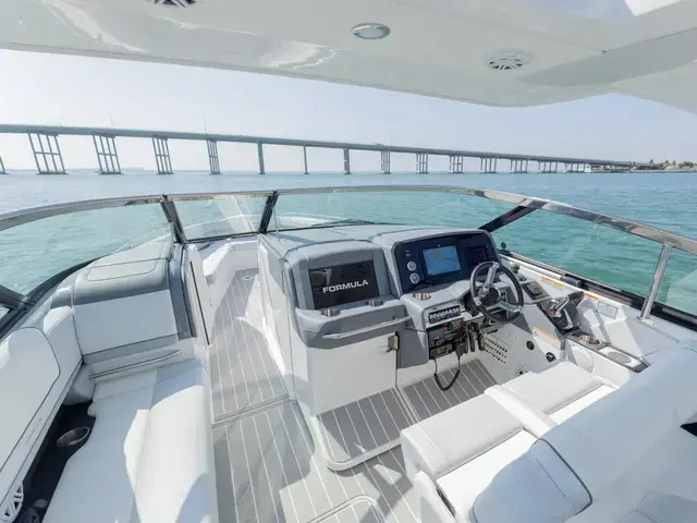 Formula 330 Crossover Bowrider for sale in United States of America for $479,000 (£368,201)