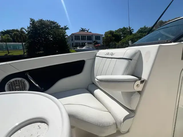 Sea Ray 240 Sundeck