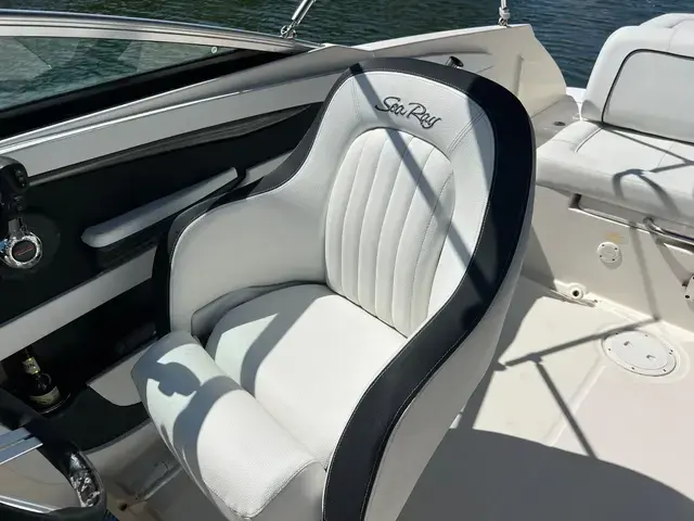 Sea Ray 240 Sundeck