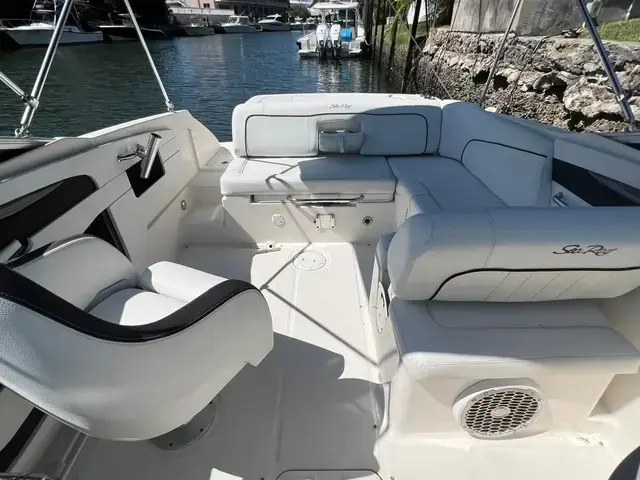 Sea Ray 240 Sundeck