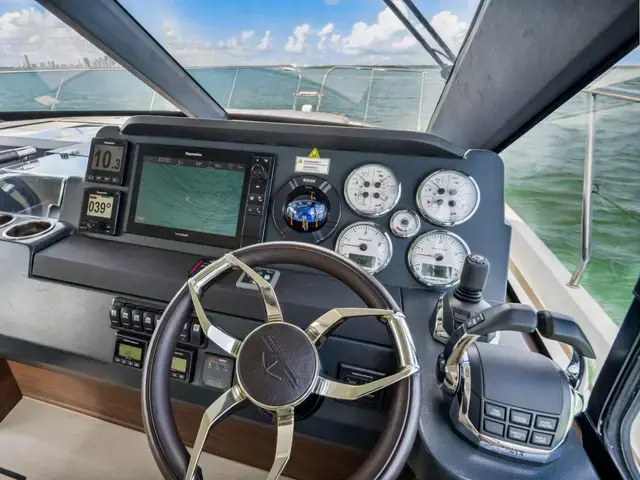 Sealine F380