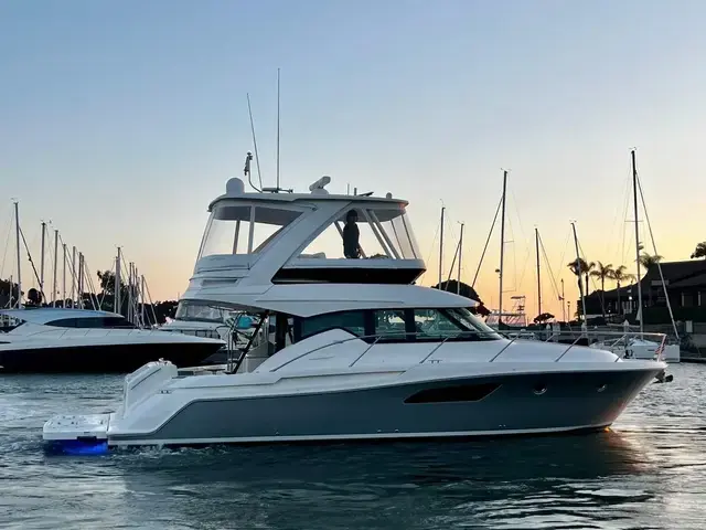 Tiara F44 Flybridge