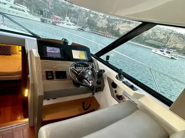 Tiara F44 Flybridge