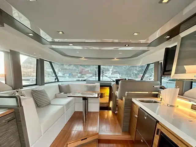 Tiara F44 Flybridge